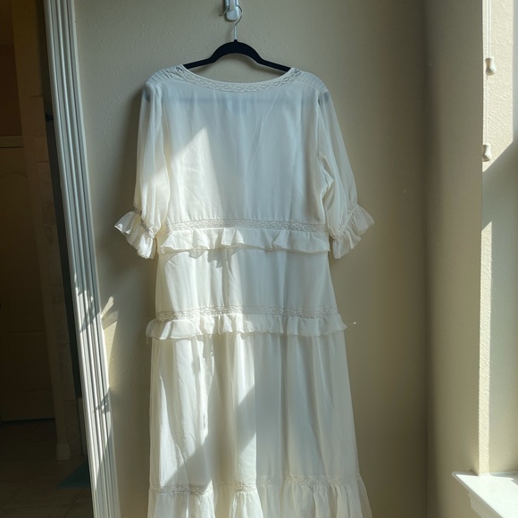 ASOS DESIGN button through lace insert tiered midi dress in ivory - Picture 6 of 8